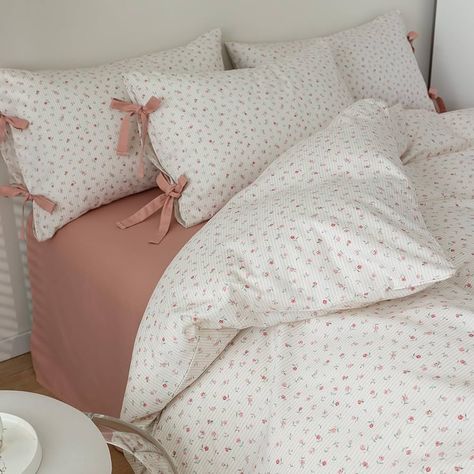 Amazon.com: Cotton Floral Duvet Cover Sets Twin Pink White Floral Bedding Sets Chic Flower Branches Floral Comforter Cover Vintage Aesthetic Bedding Sets for Kids Girls 1 Floral Duvet Cover with 2 Pillowcases : Home & Kitchen Twin Size Boho Bedroom, What Size Duvet For Queen Bed, Dyeing Bedding, Bed Sheet Sizes, Floral Comforter, Striped Duvet, Striped Duvet Covers, White Duvet Covers, Floral Duvet Cover