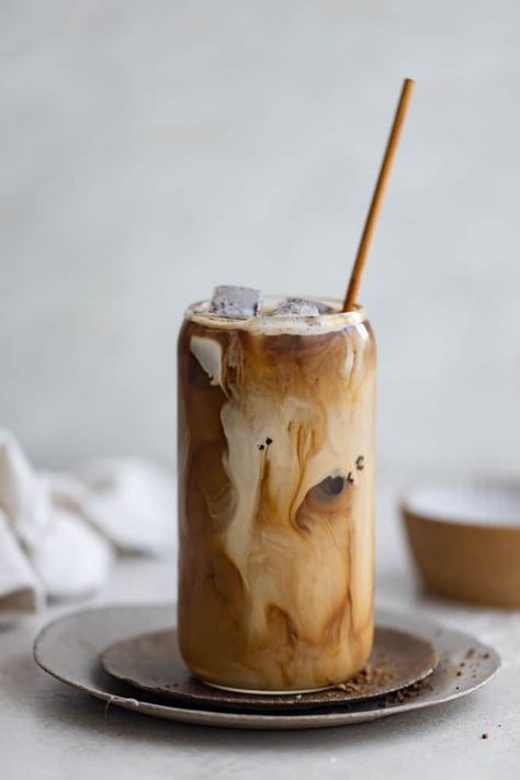 Easy 1 Minute Instant Iced Coffee Iced Coffee Homemade, Coffee Drink Ideas, Instant Iced Coffee Recipe, Ice Cappuccino, Instant Iced Coffee, Instant Coffee Recipes, Coffee Protein Smoothie, Macchiato Recipe, Homemade Iced Coffee