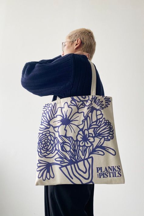 Diy Tote Bag Design, Custom Paper Bags, Handpainted Tote Bags, Totes Ideas, Sacs Tote Bags, Diy Tote, Sac Diy, Painted Tote, Diy Tote Bag