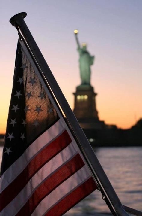 Usa Party, Sea To Shining Sea, I Love America, God Bless The Usa, One Nation Under God, Ellis Island, Proud To Be An American, The Statue Of Liberty, Lady Liberty