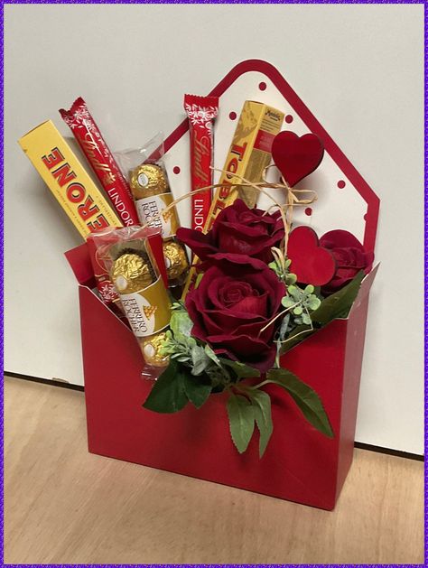 [SponsoredPost] 51 Incredible Chocolate Gift Basket Ideas Advice You Have To See This Season #chocolategiftbasketideas Chocolate Gifts Box, Box Of Sweets Gifts, Chocolate Gift Ideas For Him, Clear Flower Boxes, Valentine Gift Crafts, Valentine Hampers Ideas For Him, Gift Boxes To Sell, Chocolate For Gift, Bouquet Of Sweets Chocolates Gift Ideas