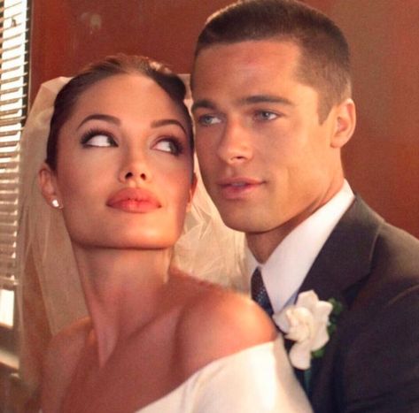 Angelina Jolie Kiss, Angelina Jolie Wedding, Angelina Jolie 90s, Brad And Angelina, Brad Pitt And Angelina Jolie, Mr & Mrs Smith, Mr And Mrs Smith, Mr Mrs Smith, Jolie Pitt