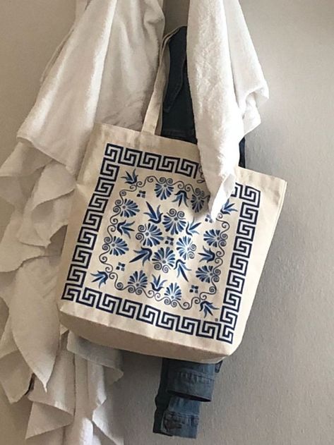 Block Print Tote Bag, فن النسيج, Diy Tote Bag Design, Handpainted Tote, Anime Tote Bag, Tote Bag Painting, Handpainted Tote Bags, Totes Ideas, Canvas Bag Design