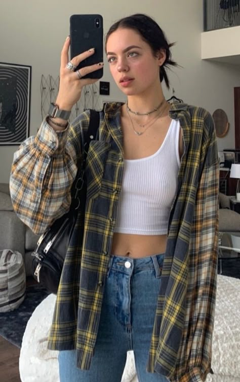 Oversized Flannel Outfits, Flannel Outfits Aesthetic, Flannel Outfits Summer, Flannel Outfits Fall, Mode Country, Claudia Sulewski, Neo Grunge, Plaid Shirt Outfits, Oversized Plaid Shirts