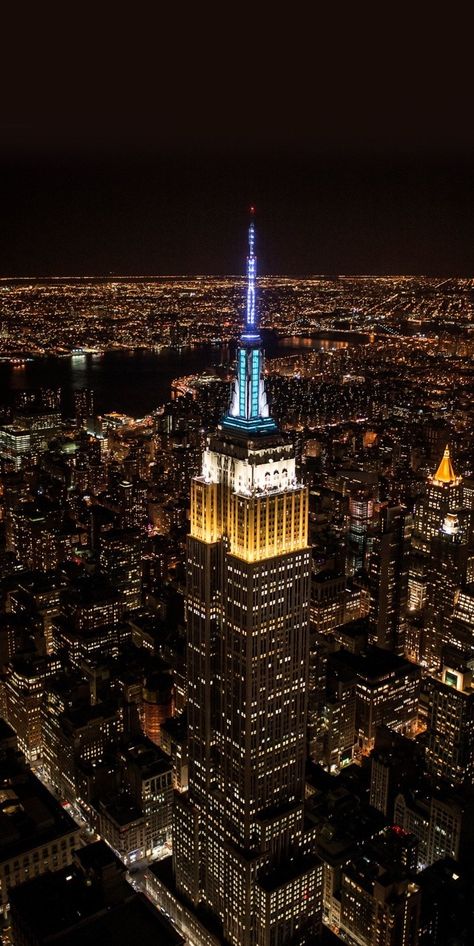 Empire Building, Nyc Wallpaper, Whats Wallpaper, New York Wallpaper, York Wallpaper, City At Night, Manhattan Skyline, Chrysler Building, New York City Travel