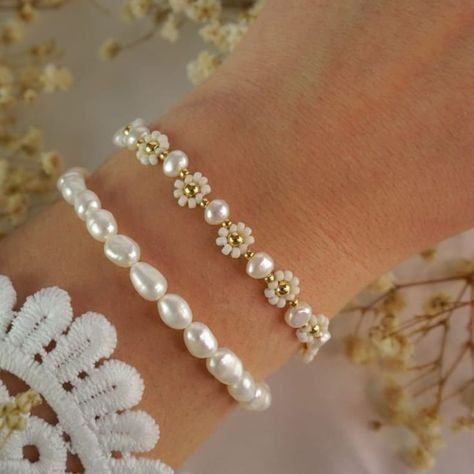 Best Friends Accessories, Bracelets Diy Beads, Daisy Flower Bracelet, Preppy Jewelry, Wedding Bracelets, Pearls Diy, Bracelet Pearl, Bead Charms Diy, Diy Bracelet Designs