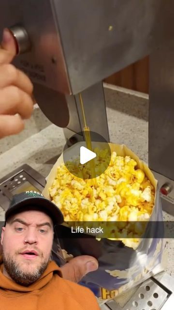 Viral Food Videos, Viral Tik Tok Recipes, Food Trends 2024, Food Hacks Videos, Tiktok Food Trends, Buttery Popcorn, Ugly Food, Amazing Food Hacks, Reindeer Cookies