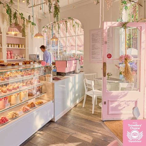 Cake Shop Design, Peggy Porschen Cakes, Peggy Porschen, Bakery Shop Design, Cute Bakery, Pink Cafe, Bakery Interior, Bakery Design Interior, Bakery Decor