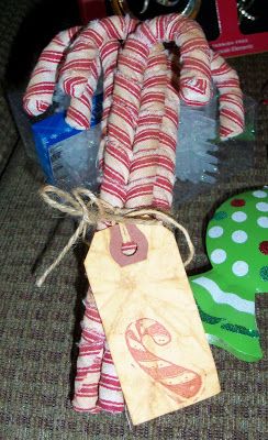 Lipstick and Laundry: Primitive Candy Cane Tutorial {revisit} Primitive Candy Canes, Primitive Christmas Crafts, Christmas Candy Cane Decorations, Candy Cane Crafts, Candy Cane Decorations, Candy Cane Ornament, Prim Christmas, Primitive Crafts, Craft Night