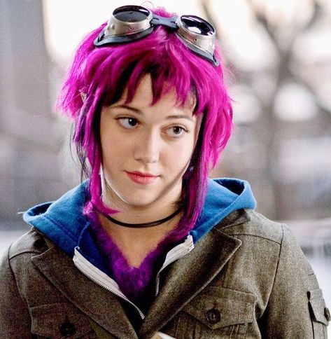 Say it with me, guys: manic pixie dream girls aren’t real. Manic Pixie Dream, Manic Pixie, Bryan Lee, Ramona Flowers, Bold Hair Color, Manic Pixie Dream Girl, Dream Girl, Hair Colors, Flowers