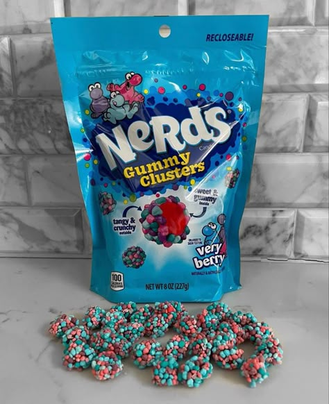 Nerds Gummy Clusters, Gummy Clusters, Blue Snacks, Sleepover Snacks, Sleepover Food, Junk Food Snacks, Cute Snacks, Yummy Comfort Food, Sweet Snacks Recipes