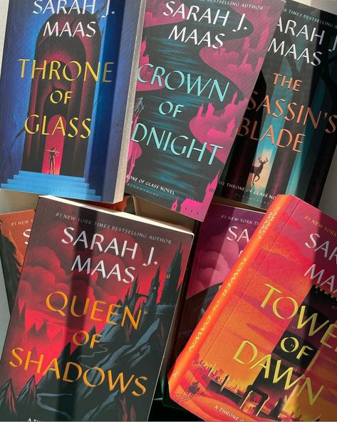 Throne Of Glass New Covers, Tog Series Books, Throne Of Glass Box Set, Throne Of Glass Book Series, Thorn Of Glass Series, Throne Of Glass Series Books, Throne Of Glass Books Aesthetic, Sara J Maas Books, Sarah J Maas Books Aesthetic