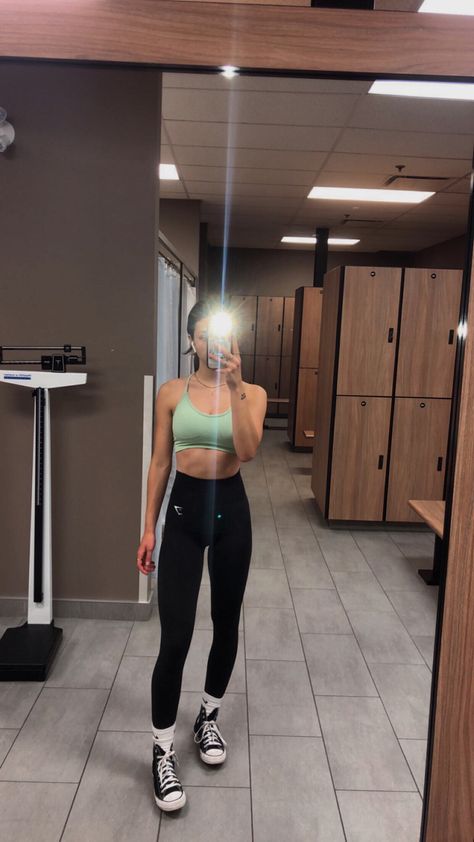 Gym Fit With Converse, Gym Fits With Converse, Gym Fits Converse, Gym Outfits With Converse, Workout Outfits With Converse, Black Converse Gym Outfit, Gym Converse, Fits With Converse, Gym Outfit Girl