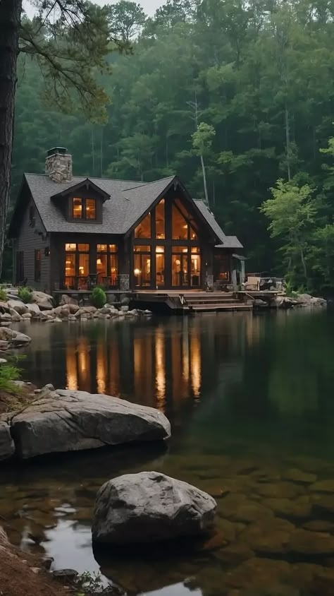 Small Lake House, Big Style: 15 Decorating Ideas for a Cozy Retreat - TecArticles Small Lake Cottage, Small Lake House, Small Lake Houses, Mountain Home Exterior, Rustic Lake Houses, Oregon House, Lake Houses Exterior, Cabin Aesthetic, Small Log Cabin