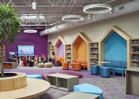 Inspiring Elementary School Library Designs - Education Snapshots Elementary School Office, School Library Design, Kindergarten Interior, School Building Design, Children's Library, Elementary School Library, Rockford Illinois, Kindergarten Design, Elementary Library