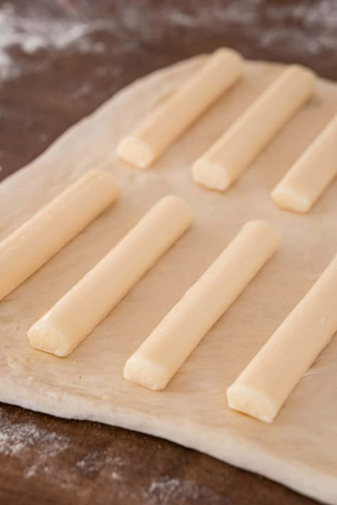 Diy Cheese Bread Sticks, Homemade Stuffed Cheese Bread, Stuffed Bread Sticks Recipe, Homemade Cheese Stuffed Breadsticks, Stuffed Cheese Bread Sticks, Easy Cheese Breadsticks, Easy Cheesy Garlic Breadsticks, Homemade Breadsticks With Pizza Dough, Cheesy Breadsticks Pillsbury