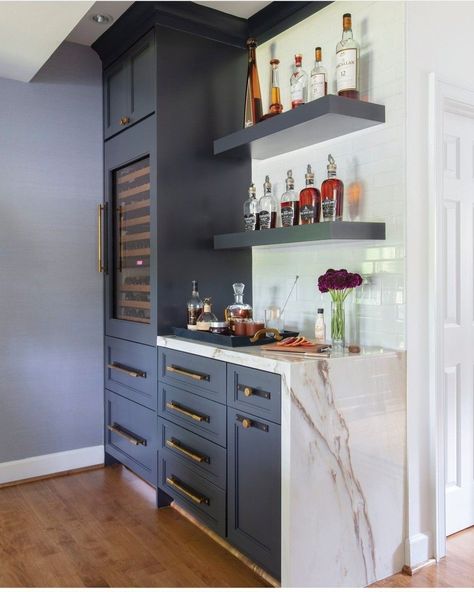 Small Wet Bar Ideas, Built In Bar Cabinet, Dry Bar Ideas, Blue Cabinetry, Bar Nook, Home Bar Ideas, Home Wet Bar, Coin Café, Home Bar Rooms