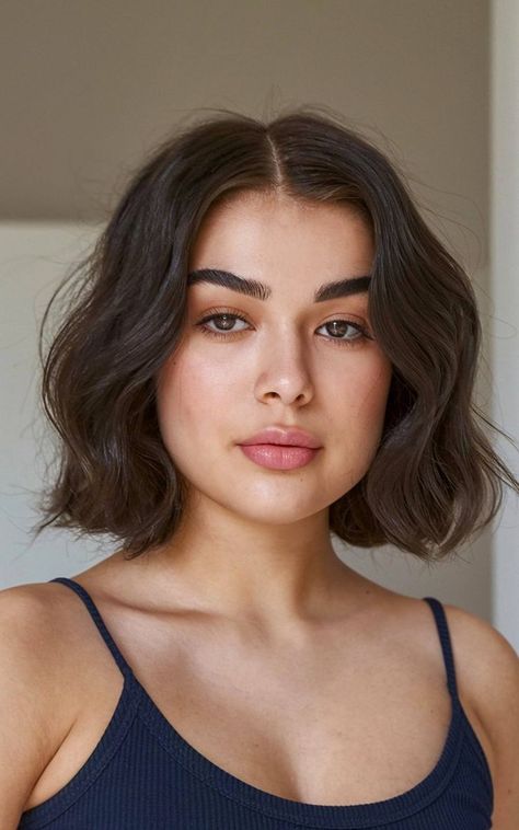 Woman with a short, wavy bob and center part styled for thick hair. Wavy Hair Bob, Hairstyles For Thick Wavy Hair, Flattering Hairstyles, Thick Wavy Hair, Bob Hairstyles For Thick, All Hairstyles, Center Part, Soft Layers, Hair Bob