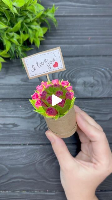 Craft Ideas With Paper Flowers, Easy Paper Crafts Useful, Flower Making Ideas With Paper, How To Do A Paper Flower, How To Make Cool Things Out Of Paper, Origami With Paper, How To Make A Flower With Paper Easy, Easy Diy Crafts With Paper, Things For Moms Birthday Gift Ideas