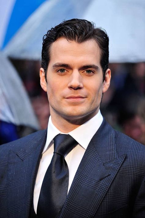 19 Times Henry Cavill's Jawline Was Out Of Control Henry Cavill Superman, Superman Henry Cavill, The Tudors, Most Handsome Actors, Super Soldier, Batman Vs Superman, Actrices Hollywood, Enola Holmes, Batman Vs