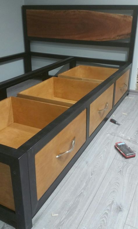 Platform Bed Diy, Industrial Bed, Lift Storage Bed, Double Bed With Storage, Storage Bed Queen, Diy Platform Bed, Bed Frame With Drawers, King Storage Bed, Bed Frame Design