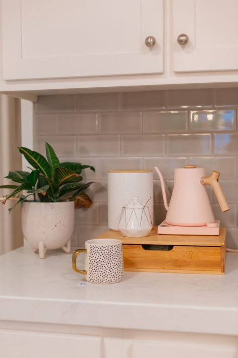 Move over coffee, the tea drinkers are getting serious! If you love a good cuppa, here's everything you'll need to create a cozy tea station at home. Everything from a tea drawer, to great tea spoons, to the perfect way to hide the cord from your electric kettle. Tea Station At Home, Butler Pantry Decor, Tea And Coffee Station, Tea Drawer, Tea Nook, Tea Coffee Station, Work Office Ideas, Bar Countertops, Diy Coffee Station