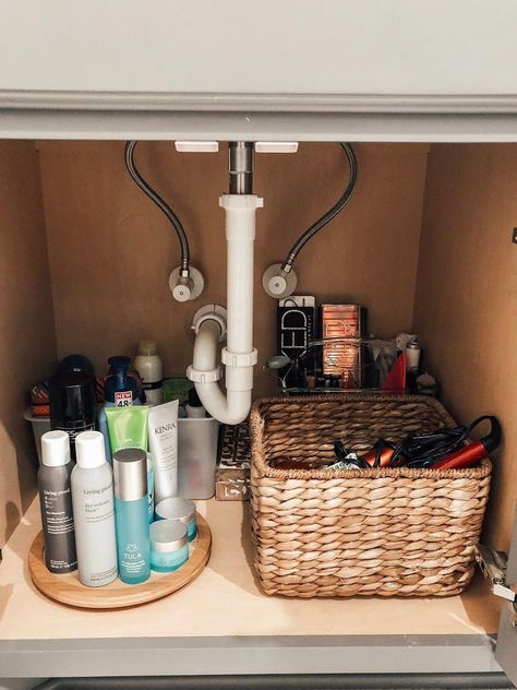 Easy Bathroom Organization, Organization College, Organization Apartment, Diy Bathroom Storage Ideas, Rangement Makeup, Sink Organization, Bathroom Cupboard, Small Bathroom Organization, Diy Bathroom Storage