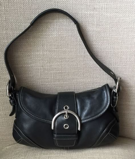 Coach Black Vintage Handbag, Vintage Black Handbag, Vintage Leather Shoulder Bag, Black Vintage Bag, Coach Soho Bag Outfit, Black Leather Bag Outfit, Handbags Outfits, Vintage Hand Bags, Black Small Handbag