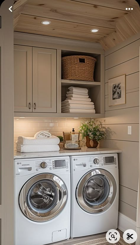 Laundry Room Decor Ideas, Small Laundry Room Makeover, Stylish Laundry Room, Dream Laundry Room, Laundry Room Closet, Mudroom Laundry Room, Laundry Room Layouts, Laundry Room Renovation, Laundry Room Ideas