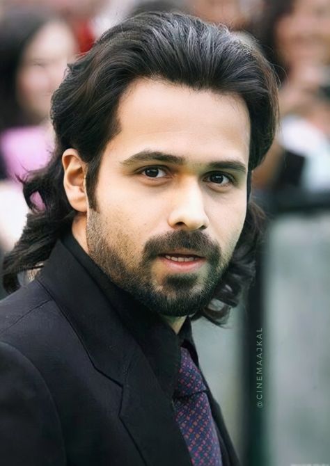 #EmraanHashmi 🎂 Popularly known as the serial kisser of Bollywood, but he is a real & gentleman. His on-screen personality conjures up a vision of a devilishly handsome casanova. However the real-life Emraan is different & opposite to all the characters he has played till now. Imran Hashmi Hd Photos, Emran Hashmi Wallpaper, Imraan Hasmi, How To Become Tall, Become Taller, Vikram Batra, Imran Hashmi, Rocky Bhai, Black Hair Curls