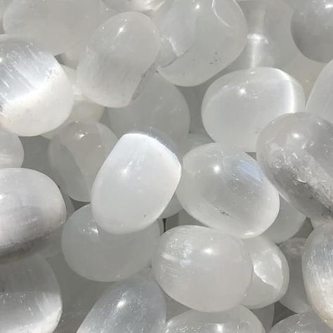 Selenite Aesthetic, Crystals Selenite, Rock Identification, Stagnant Energy, Goblincore Aesthetic, Crystal Aesthetic, Metaphysical Healing, Palm Stones, Pretty Rocks