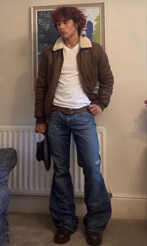 cowboy outfit style jeans Male Ideas Outfit, Vintage Mens Fashion 70s, 60s Guys Fashion, Jeans And A Button Up Men, Christmas Male Outfits, Subtle Cowboy Outfit, Hip Windows Outfit Men, 70s Modern Fashion Men, Cowboy Outfit Inspiration