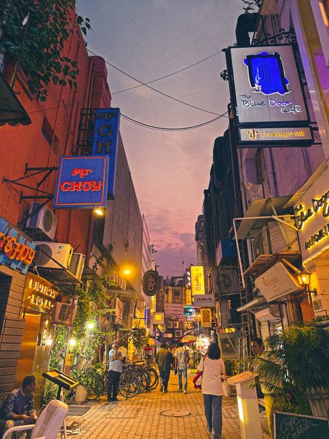 Khan Market Delhi Aesthetic, Khan Market Aesthetic, New Delhi Aesthetic, Punjab Aesthetic, Khan Market Delhi, Aesthetic Delhi, Delhi Aesthetic, Delhi Restaurants, Street Interview