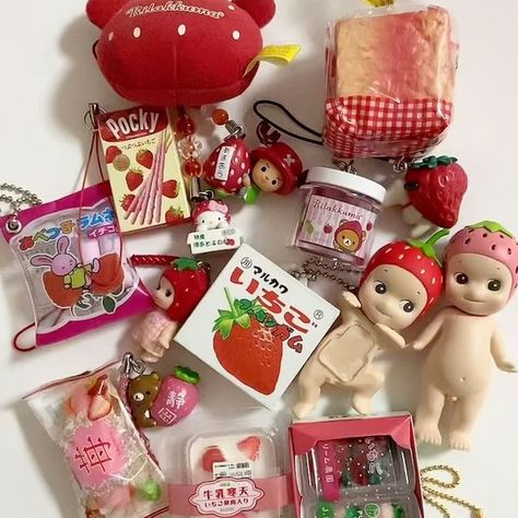 @hakucharms • Instagram photos and videos Sonny Angels, Sonny Angel, Cute Keychain, Cute Little Things, Rilakkuma, Cute Toys, Phone Charm, Christmas Wishlist, Strawberry Shortcake