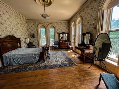 1850s Aesthetic House, 1860s Interior Design, 1890s Apartment, 20th Century House, 1800 Bedroom, 1800 Bedroom Aesthetic, 1900s Apartment, Big Vintage Bedroom, 1900 Bedroom