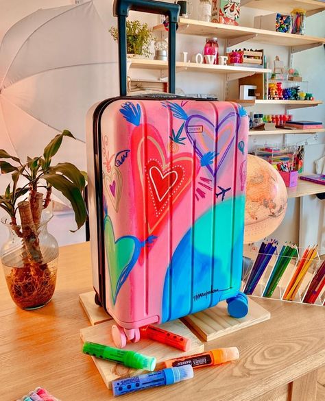 Suitcase Painting Ideas, Suitcase Painting, Painted Luggage, Luggage Painting, Painted Suitcase, Diy Suitcase, Painted Purse, Abstract Face Art, Diy Fashion Accessories