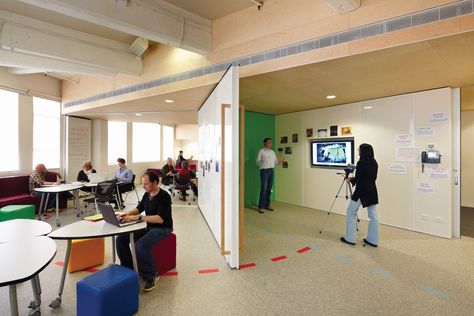 Design and technology: changing classrooms | ArchitectureAU Collaborative Learning Spaces, School Library Design, 21st Century Classroom, Innovation Lab, School Interior, Innovation Centre, Design And Technology, Classroom Furniture, Collaborative Learning