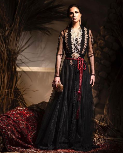 Sabyasachi Collection, Caftan Simple, Ramadan 2023, Eastern Fashion, Noble Lady, Classic Dresses, Middle Eastern Fashion, Character Clothing, Historic Clothing