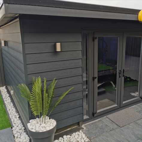 Bespoke insulated garden rooms made of bricks and cladding Small Studio Interior Design, Office Studio Design, Studio Interior Design Ideas, Backyard Office Studio, Backyard Office, Studio Interior Design, Office Guest Room, Studio Interior, Studio Design