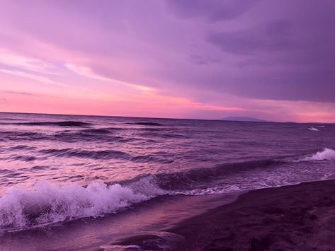 Purple Landscape Wallpaper Laptop, Macbook Wallpaper Aesthetic Sunset, Beach Aesthetic Macbook Wallpaper, Purple Macbook Wallpaper Aesthetic, Purple Sea Aesthetic, Purple Beach Wallpaper, Purple Sunset Aesthetic, Purple Beach Sunset, Purple Sky Aesthetic