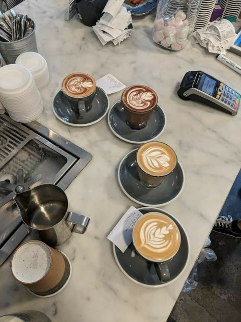 Barista Aesthetic, Fancy Coffee Drinks, Coffee Board, Coffee Tips, Coffee Facts, Coffee Grinder Electric, Coffee Shop Aesthetic, Cafe Aesthetic, Coffee Obsession