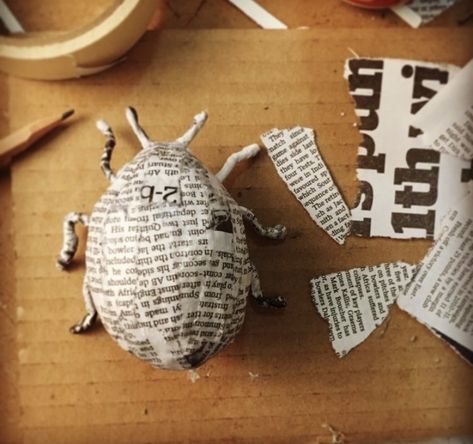 Rolled Magazine Art, Beautiful Acrylic Painting, Folding Origami, Cardboard Sculpture, Bug Art, Paper Mache Art, Cardboard Art, A Bug, Cardboard Crafts