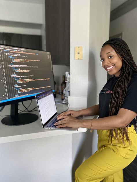 Wearing the black tech girls shirt. Super cute Content Post Ideas, Grow On Pinterest, Pinterest Marketing Manager, Tech Girl, Tech Aesthetic, Tech Women, Tech Job, Girl Code, Code Black