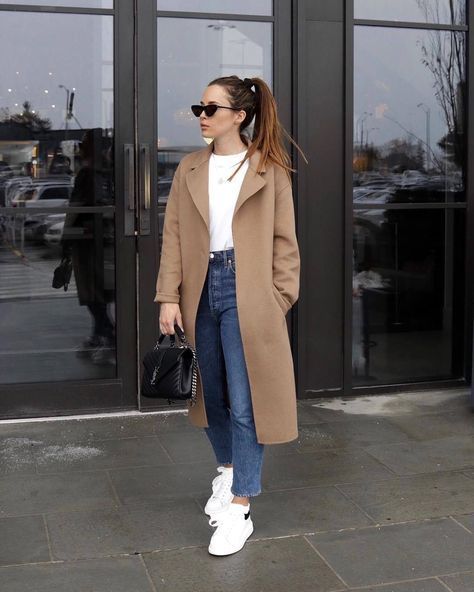 Coat Outfit Casual, Fall Fashion Staples, Camel Coat Outfit, Winter Coat Outfits, Fall Fashion Coats, Japan Outfit, Coat Outfit, Fall Wear, Camel Coat