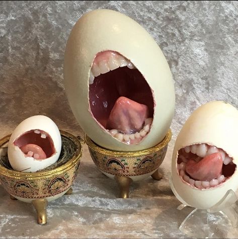 Dekorasi Halloween, Creepy Art, Weird Art, An Egg, Amazing Animals, Funky Art, Surreal Art, Horror Art, Art Reference Photos