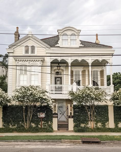 Valerie Esparza | New Orleans on Instagram: “There's some good details on this beauty! And don't let those clouds fool you into thinking it was cool out!” Houses In New Orleans, Pretty Houses Exterior, Little House Aesthetic, Large House Exterior, City House Exterior, Pretty House Exterior, House Inspo Exterior, Cute House Exterior, New Orleans House Exterior