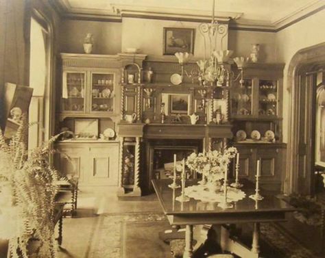 Victorian Homes Interior, Old Victorian Homes Interior, Victorian Dining Room, Victorian Rooms, Victorian House Interiors, Dining Room Victorian, Old Victorian Homes, Old House Interior, Victorian Life