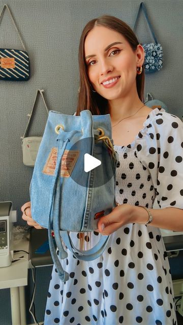 Jeans Sling Bags Ideas, Bag From Jeans Diy, Diy With Jeans, Denim Bags From Jeans Diy, Diy Jean Purse, Diy Denim Purse, Upcycle Jeans Bag, Jeans Recycle Ideas, Diy Denim Bag