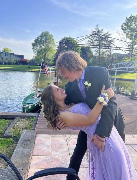 Lilac Homecoming Couple, Lavender Hoco Dresses, Lavender Prom Couple, Hoco Date Poses, Purple Prom Couple, Hoco Date Pictures, Lavender Hoco Dress, Hoco Poses With Date, Purple Dress Aesthetic