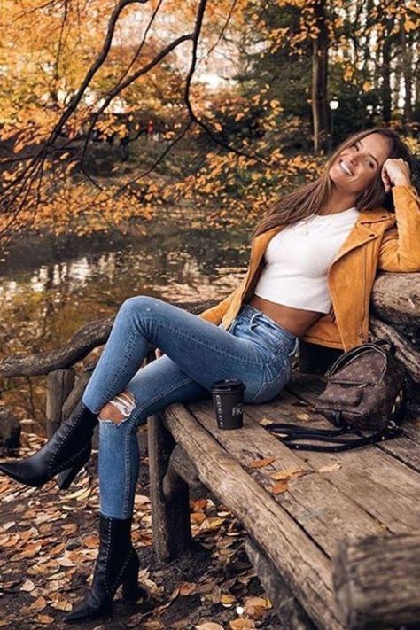 Winter Mode Outfits, Boots Outfit Ankle, Outfits Stylish, Fall Photo, Outfits To Try, Fashion Trends Winter, Fall Photoshoot, Trik Fotografi, Photography Poses Women